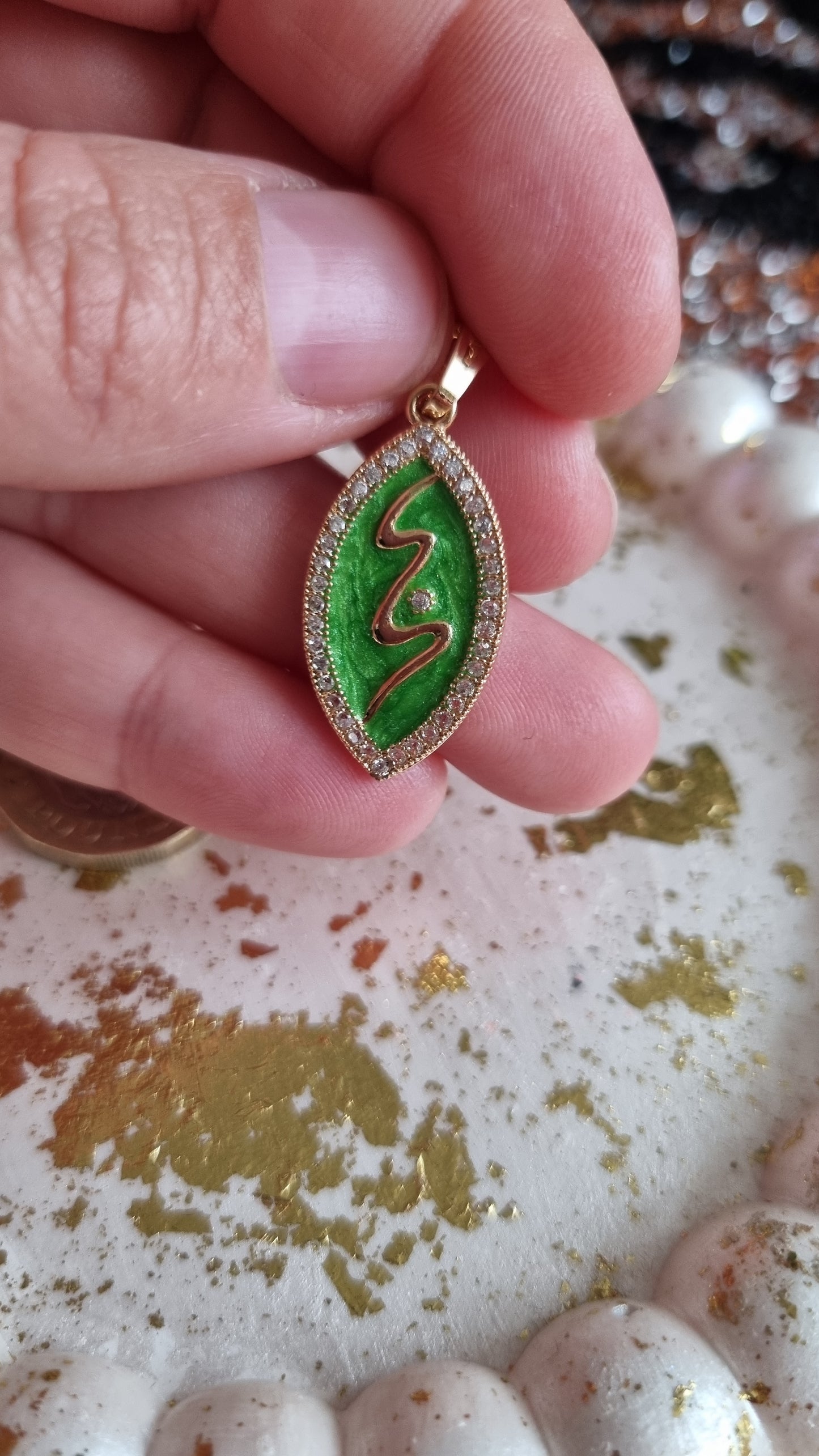 18kr.gold plated pendant with sw.crystal
