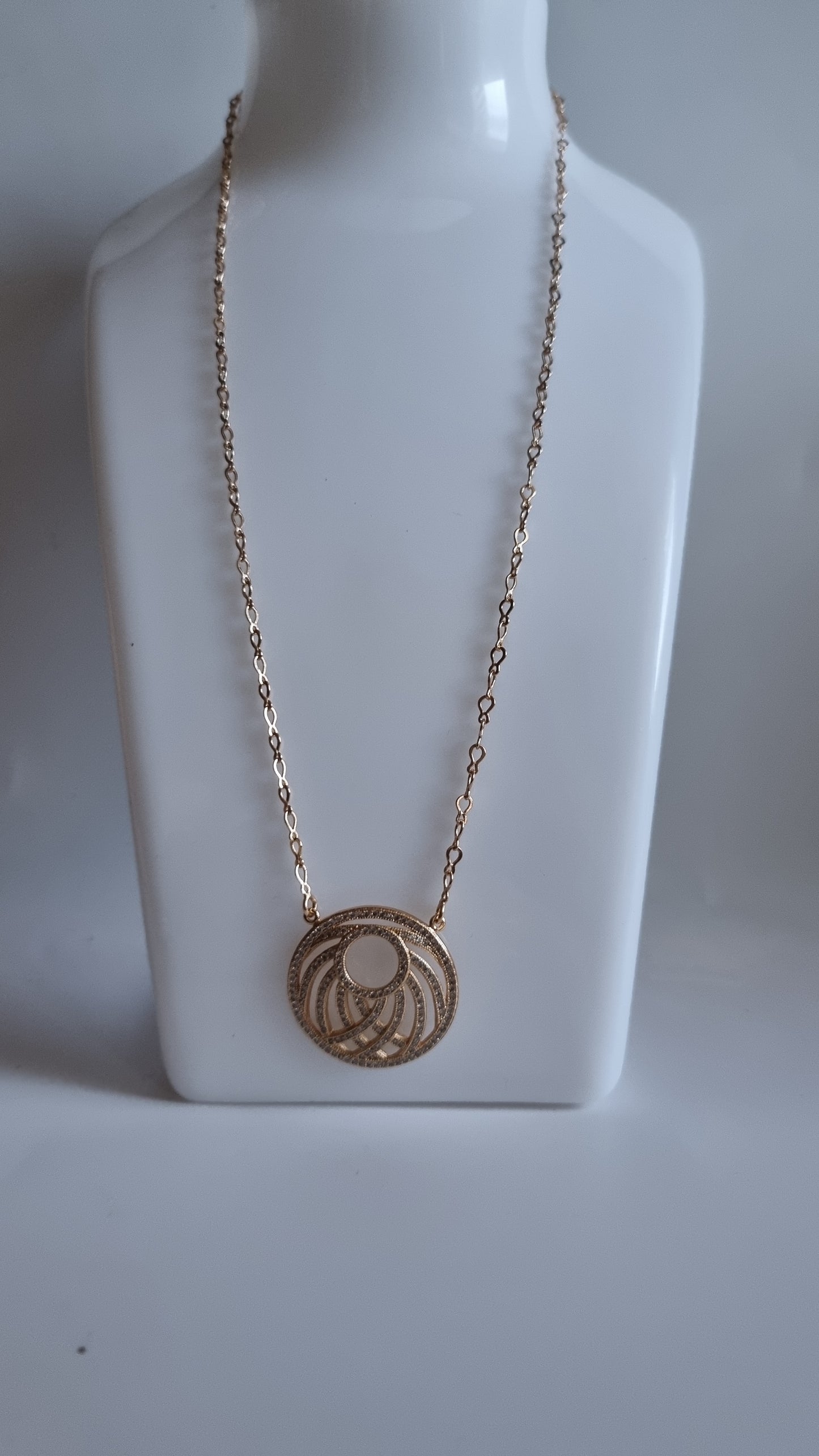 18kr.gold plated necklace with sw.crystal