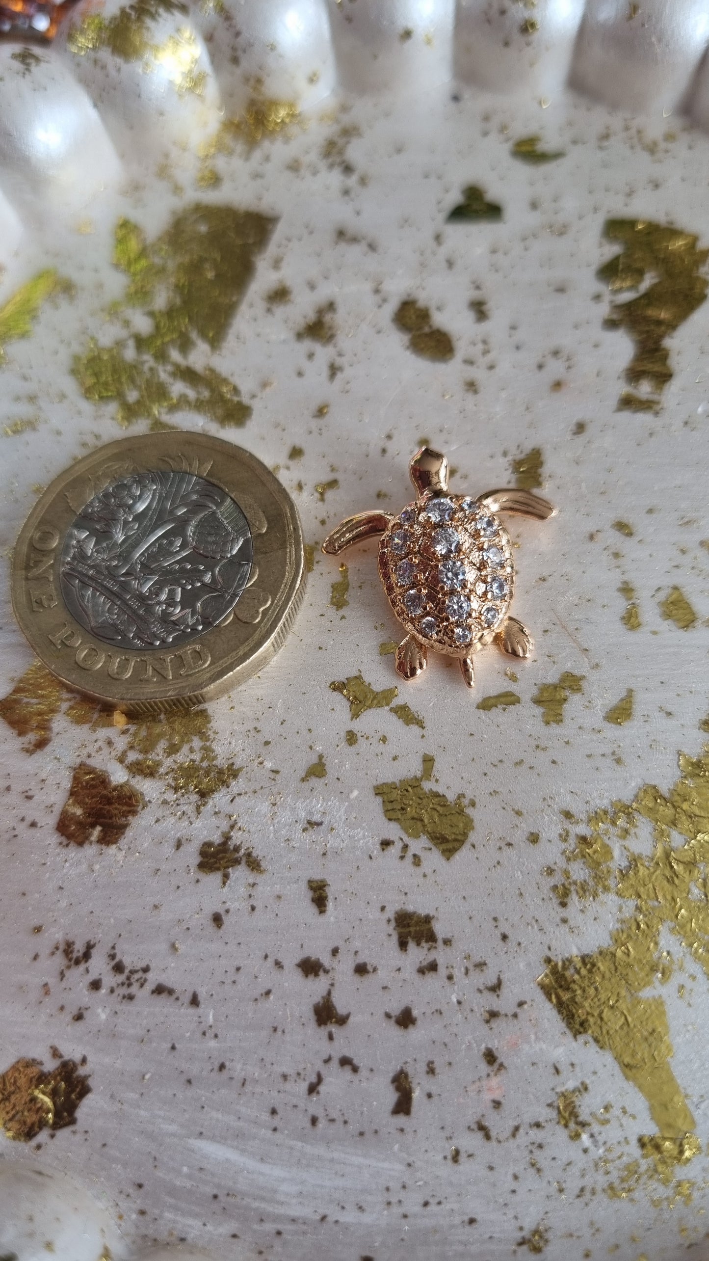 18kr.gold plated pendant turtle with sw.crystal