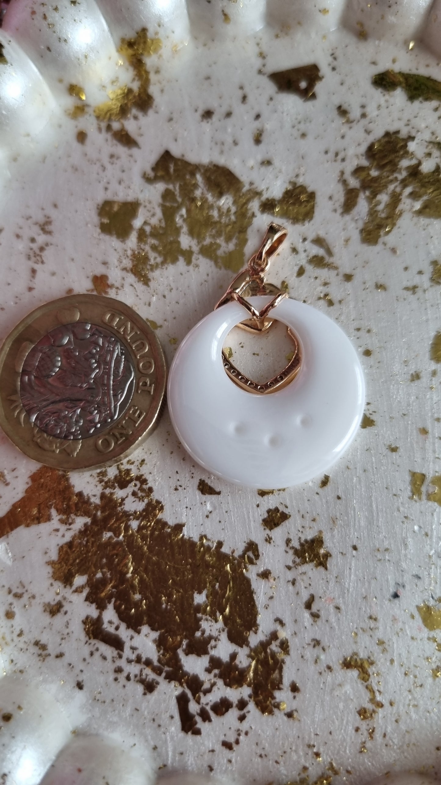 18kr.gold plated pendant with ceramic and sw.crystal
