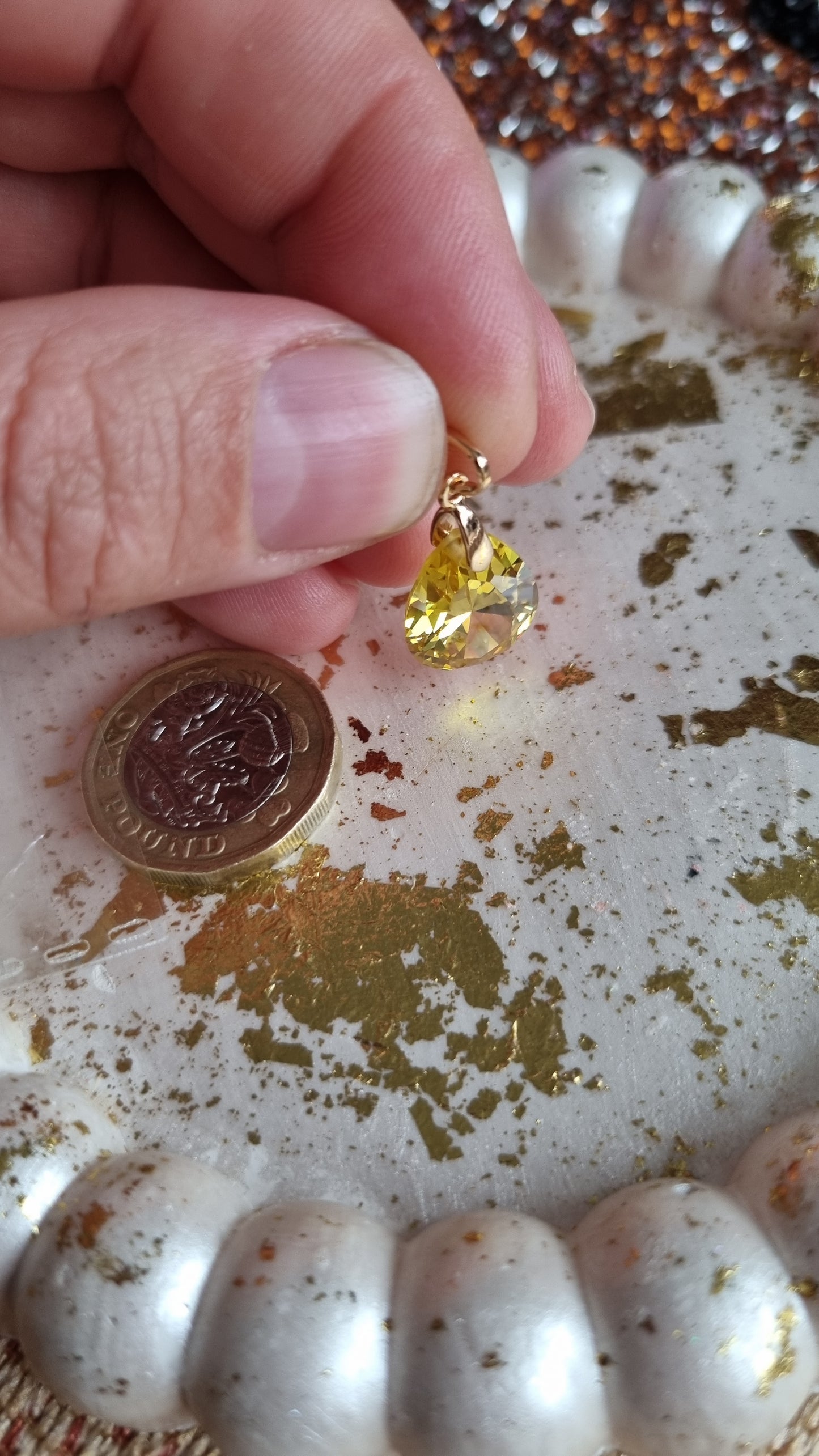 18kr.gold plated pendant with sw.crystal yellow