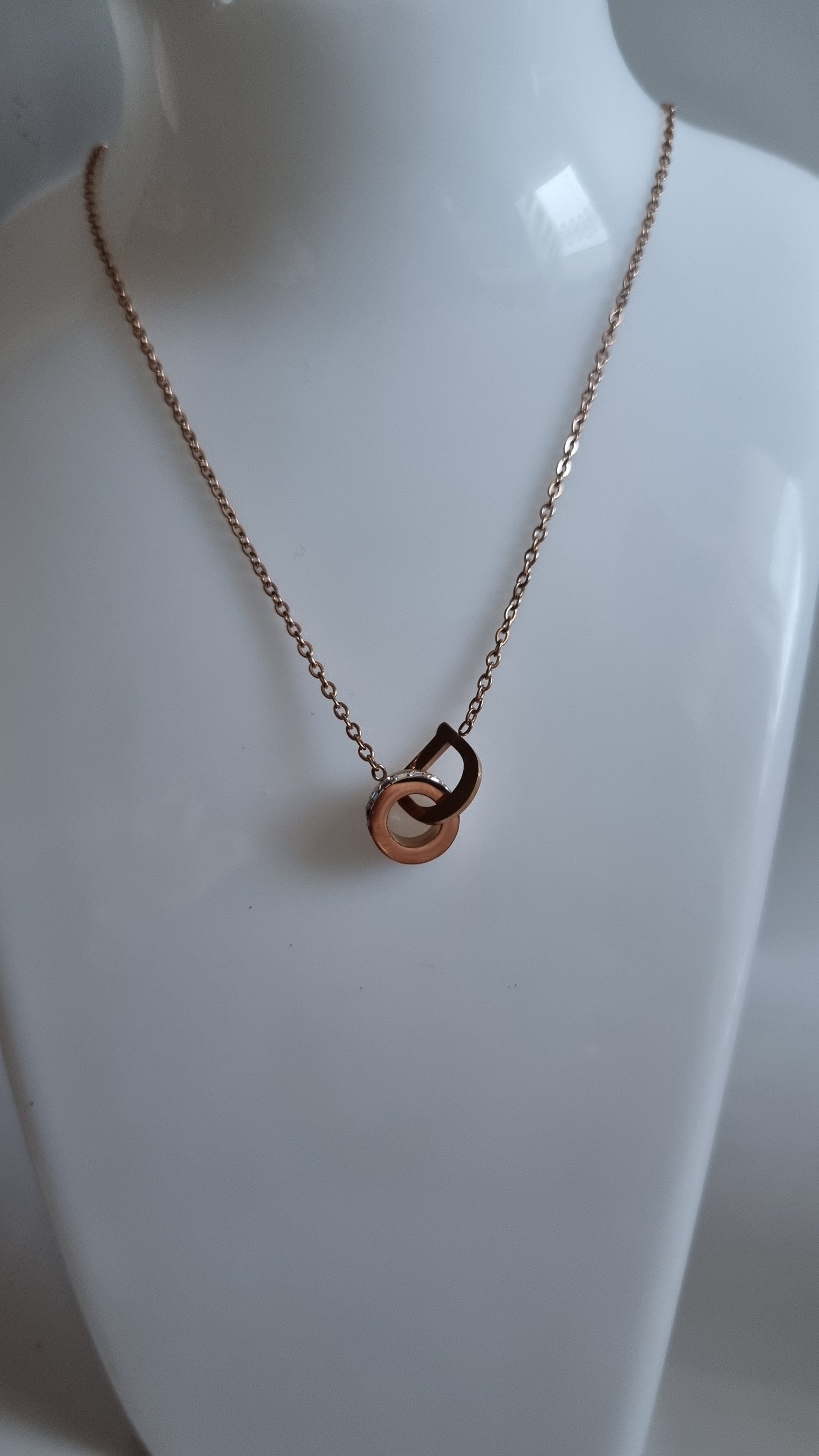 StainlessSteel rose gold plated necklace with sw.crystal and D very beautiful
