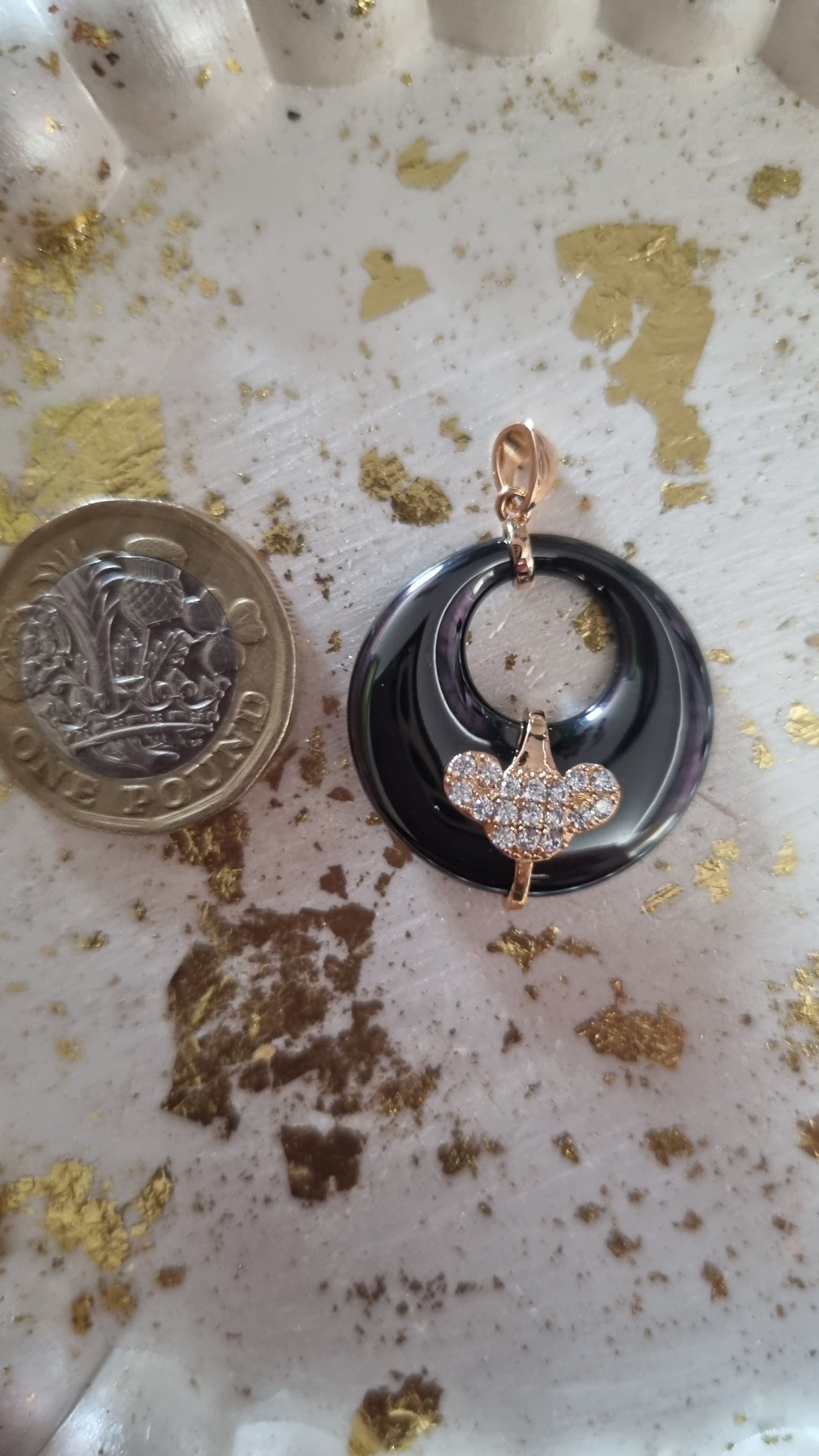 18kr.gold plated pendant with ceramic black pendant zircon stone