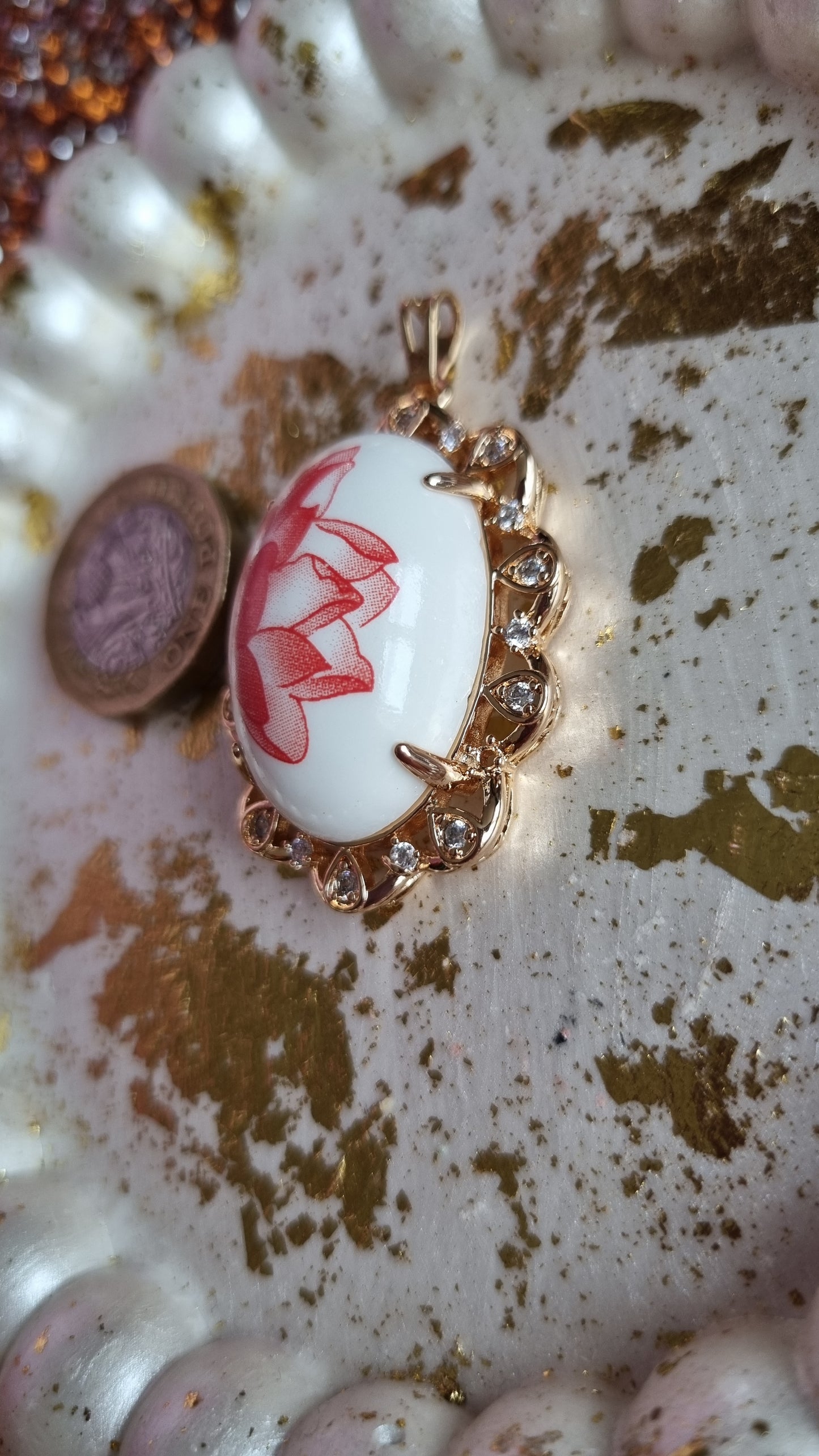 18kr.gold plated pendant with sw.crystal &ceramic