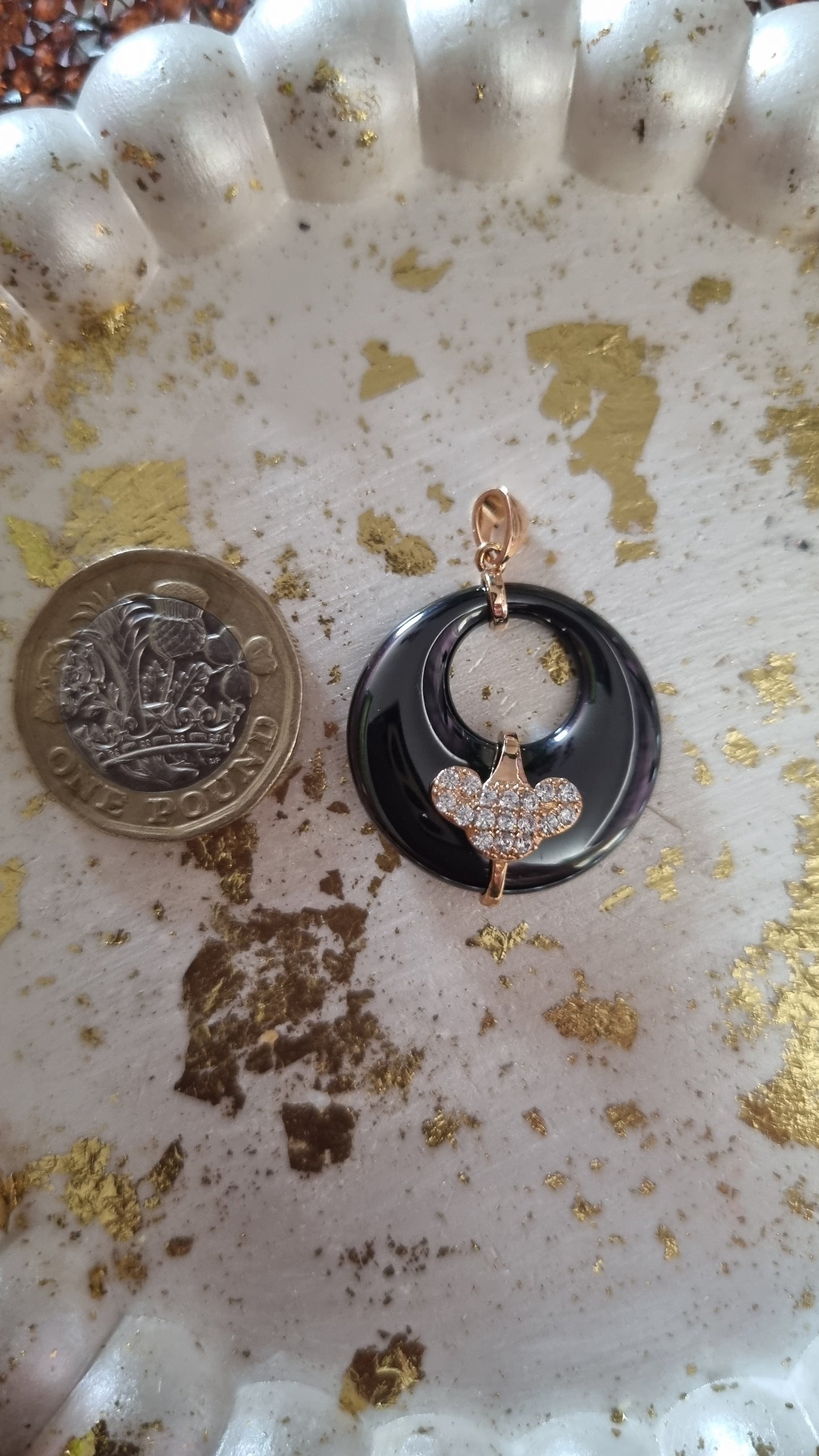 18kr.gold plated pendant with ceramic black pendant zircon stone