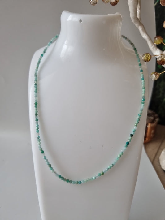 Handmade natural Stone emerald 2-3mm choker beautiful