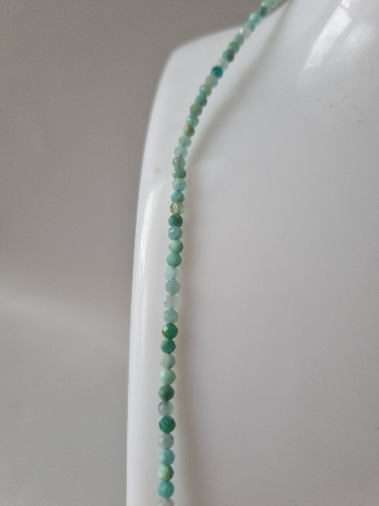 Handmade natural Stone emerald 2-3mm choker beautiful