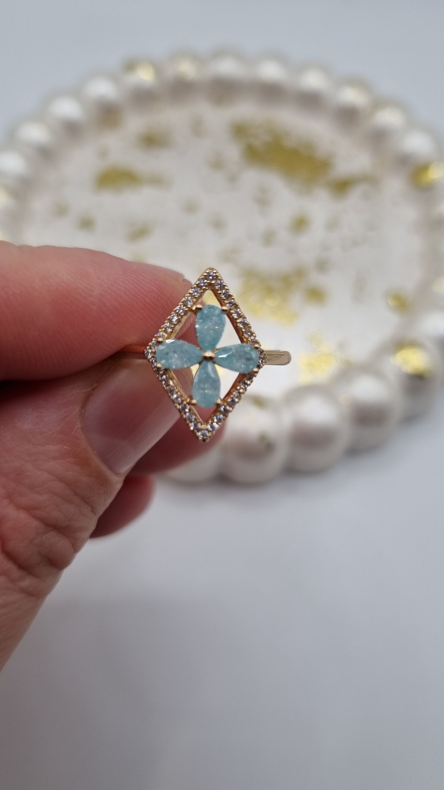 18 kr. Gold Plated rings with ice stone sky blue and zircon stone