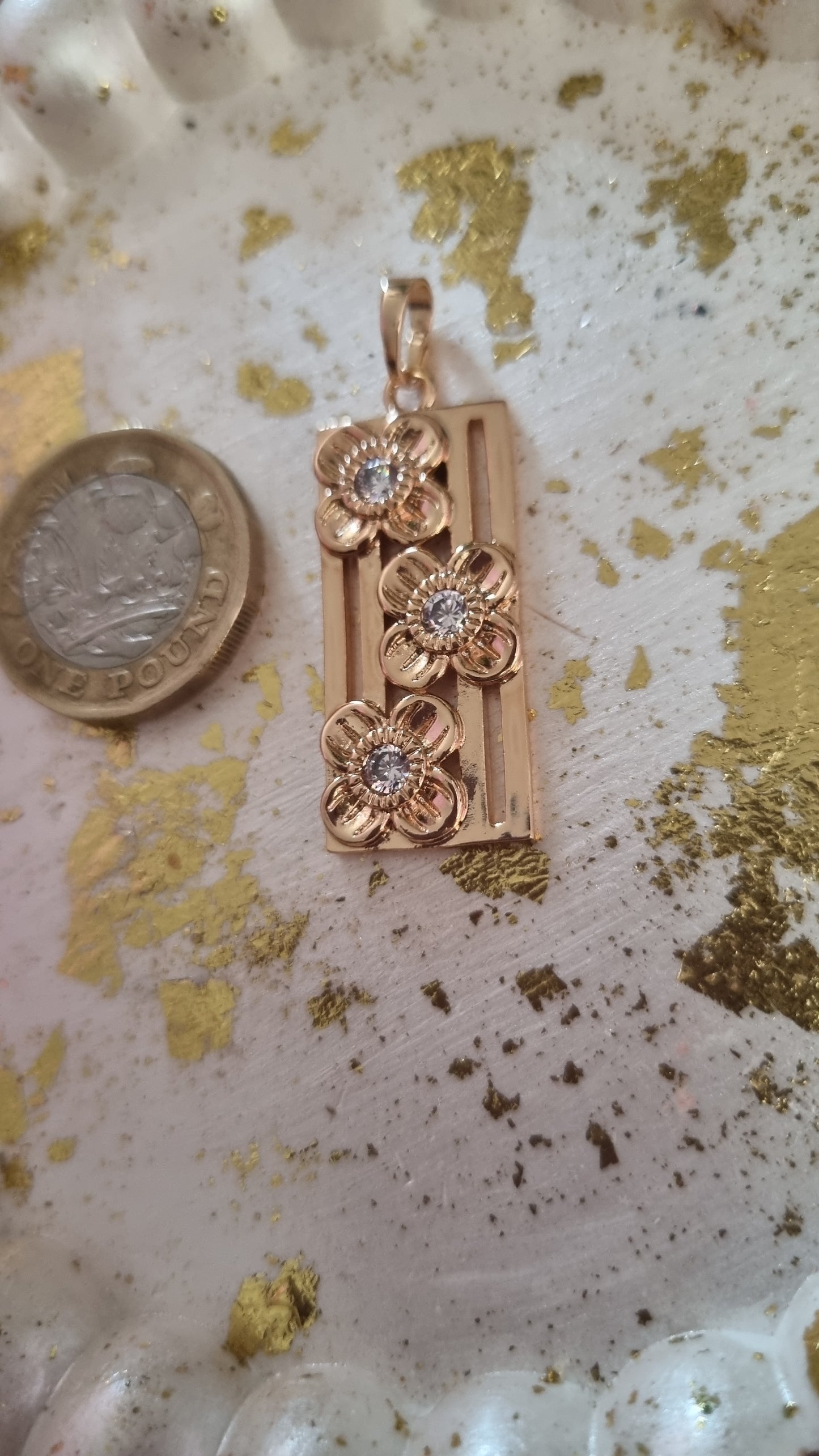 18kr.gold plated pendant with zircon stone