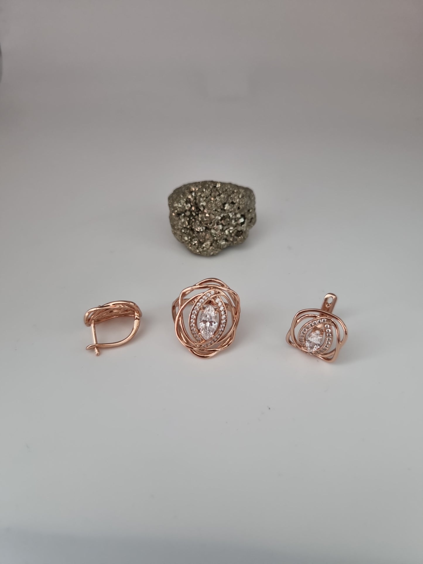 Rose gold plated set jewellery ring and earings with zircon stones hypoallergenic free nickel waterproof