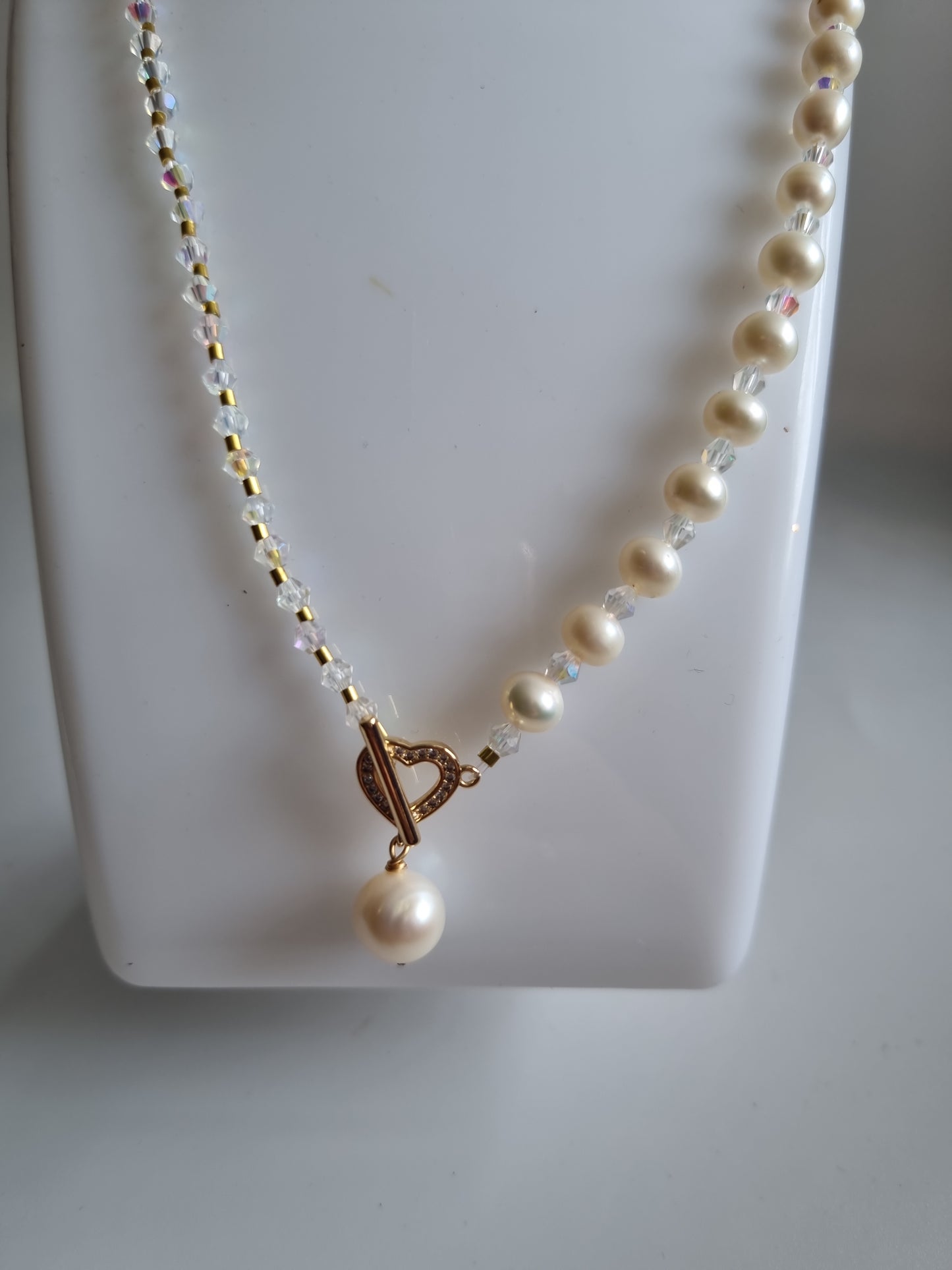 Handmade necklace made from freshwater pearl and glass crystal beautifully necklace elegant