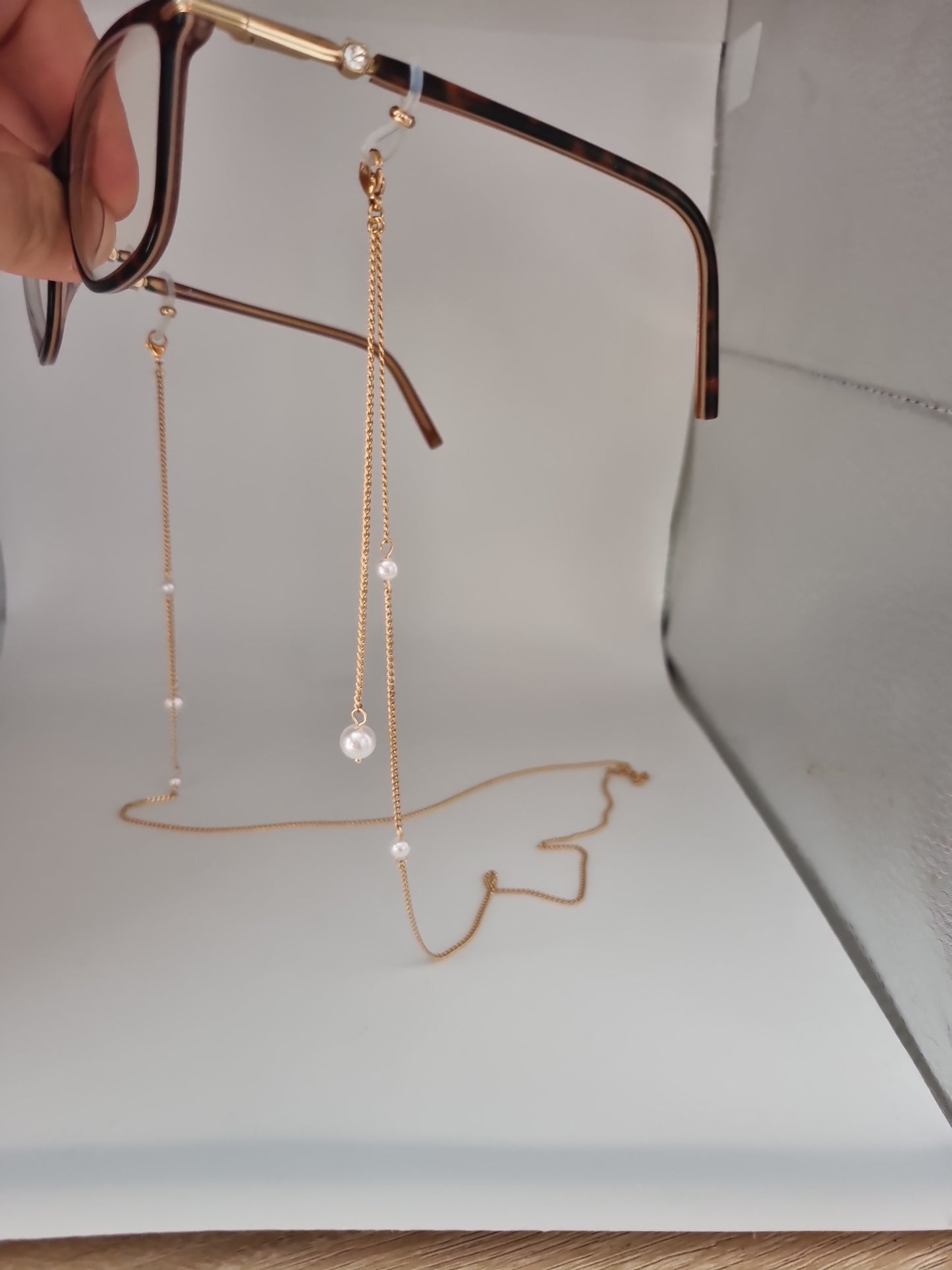 18kr.gold plated glasses chain holder with pearl  hypoallergenic waterproof