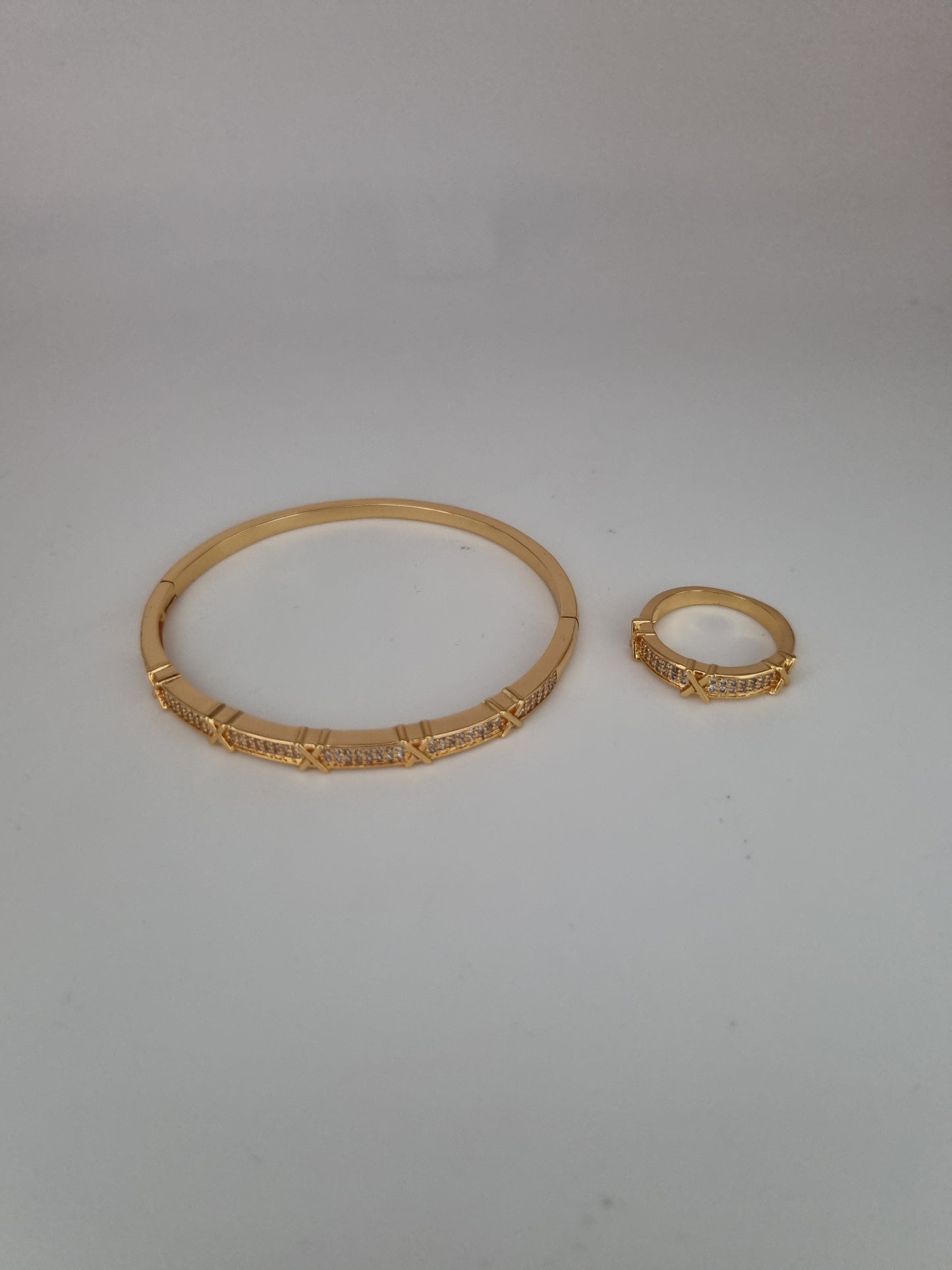 Set jewellery hypoallergenic bangles and ring