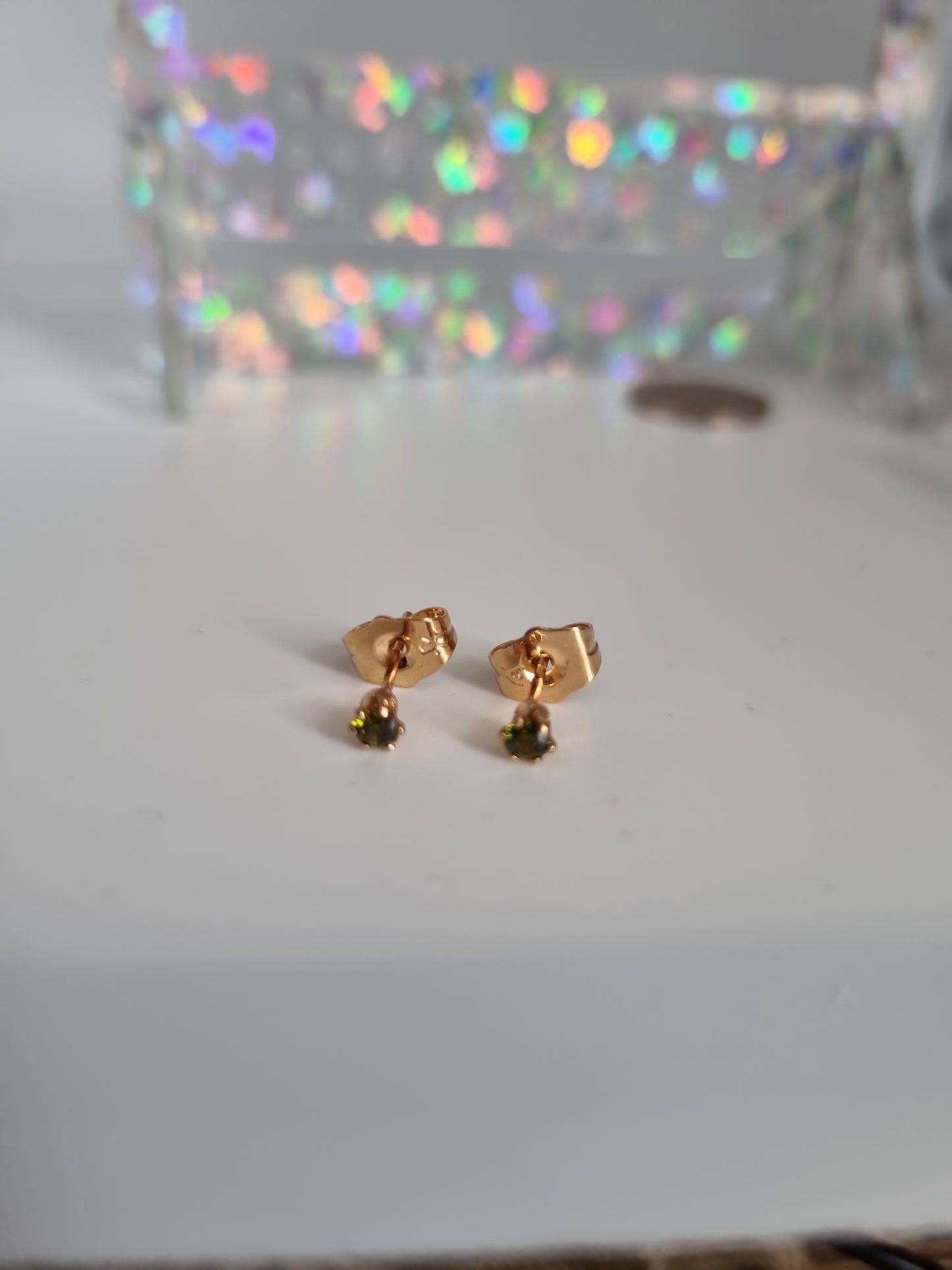 18kr gold plated earings with Oliver green color zircon stone