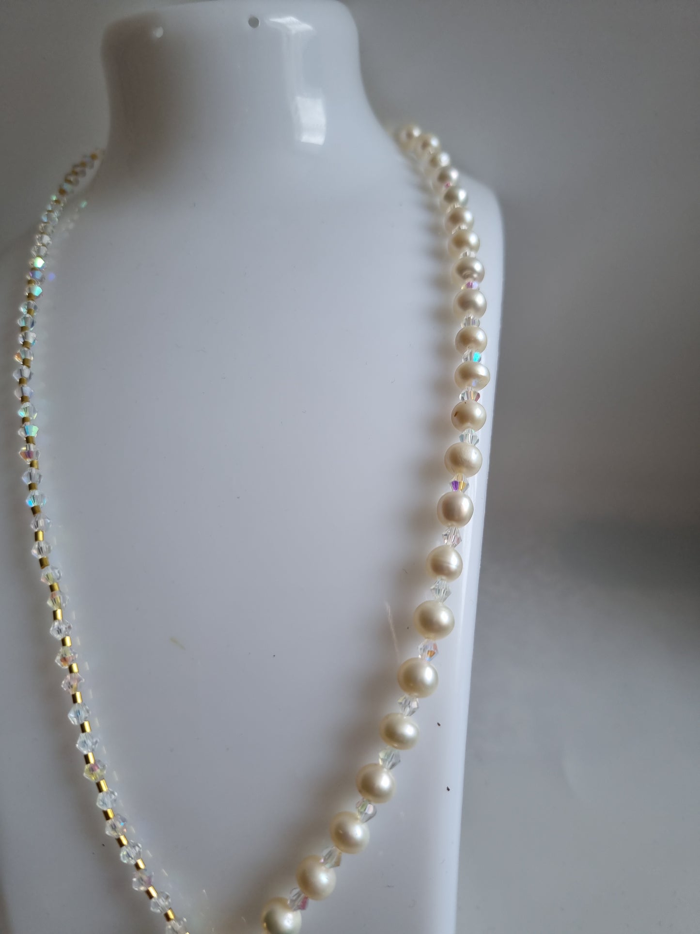 Handmade necklace made from freshwater pearl and glass crystal beautifully necklace elegant