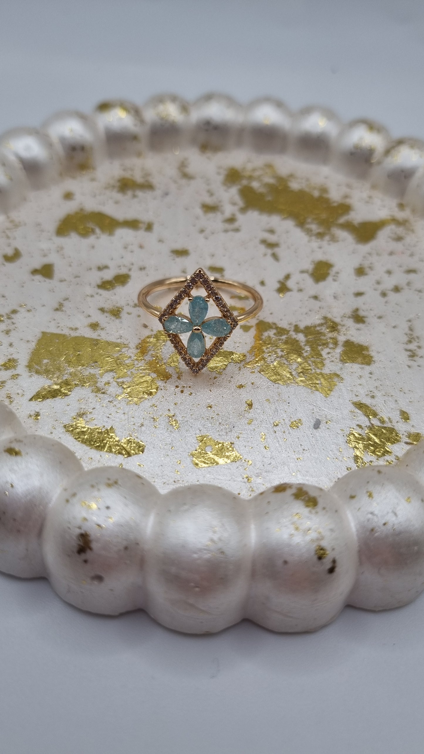 18 kr. Gold Plated rings with ice stone sky blue and zircon stone