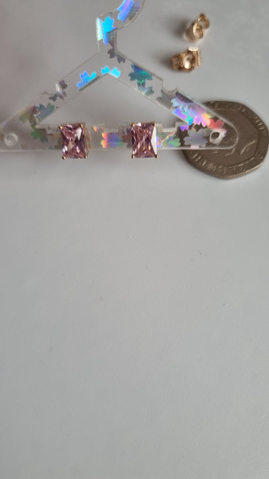 18kr.gold plated earrings Studs with pink color zircon crystals very beautiful hypoallergenic