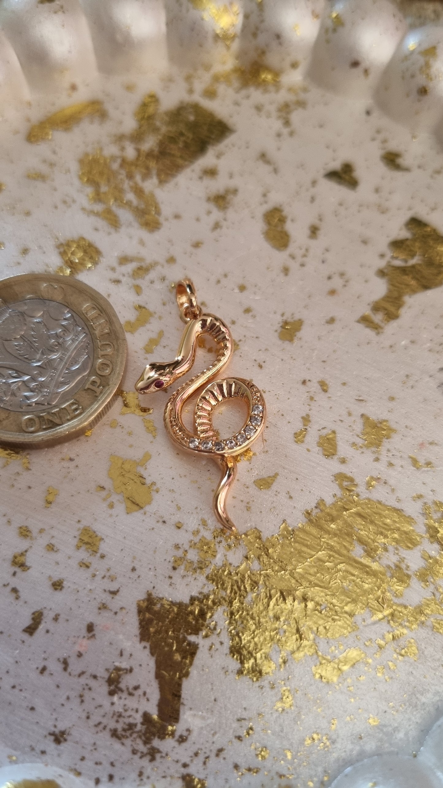 18kr.gold plated  pendant snack with sw.crystal