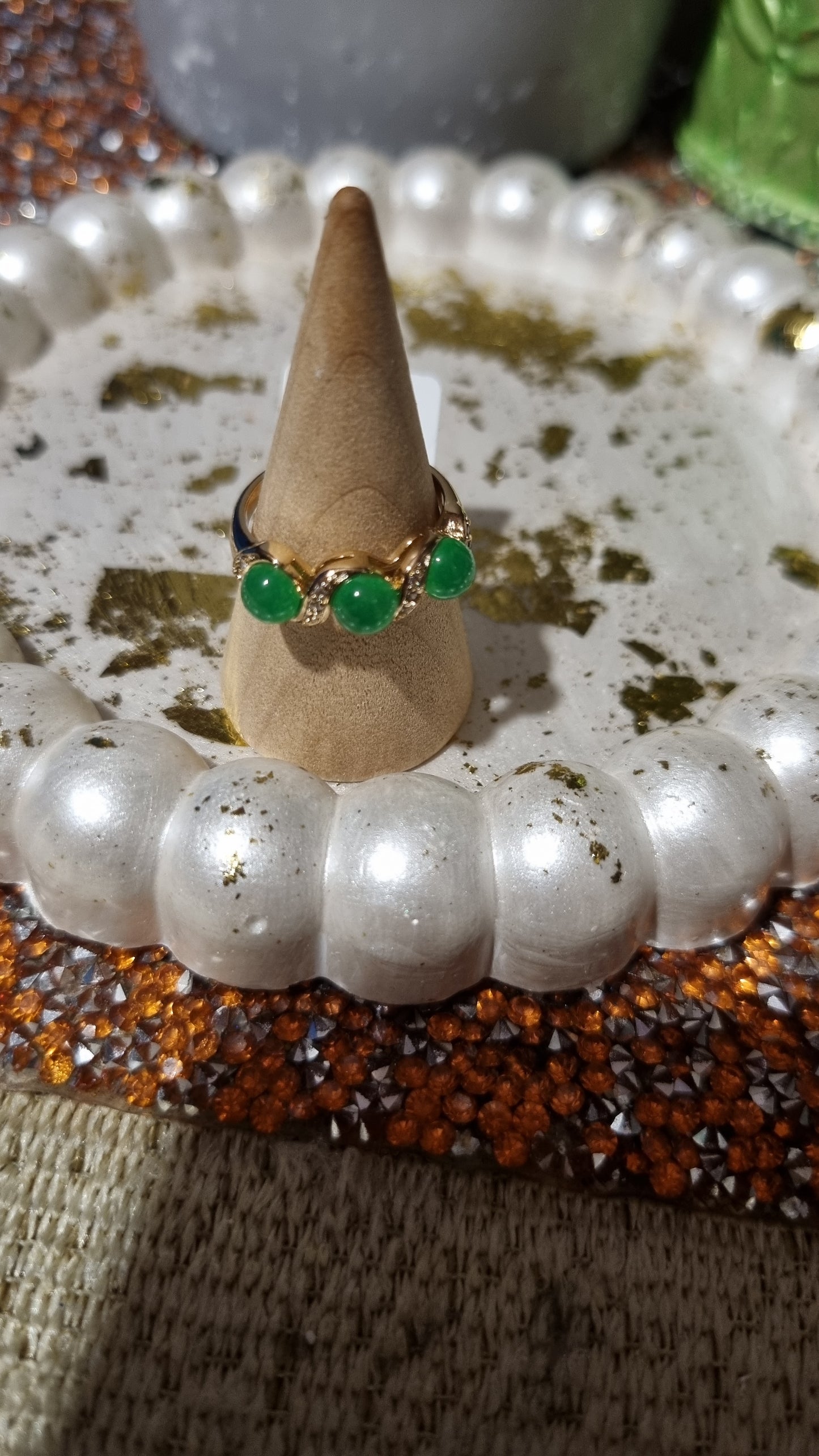 18kr.gold plated ring with ice stone green and zircon crystals